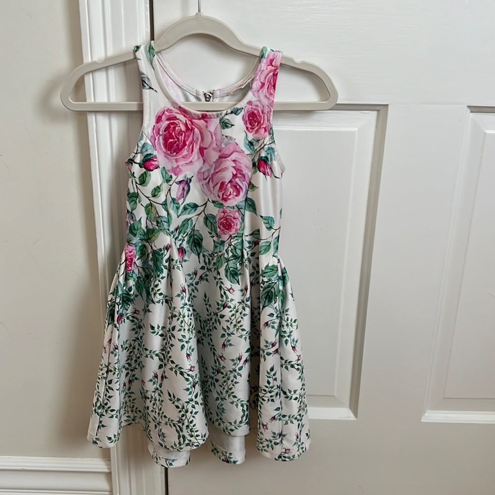 Little girl’s dress size 4T. Baby Sara.